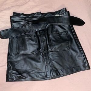 ❗️SOLD ❗️Women’s Black Faux Leather Skirt